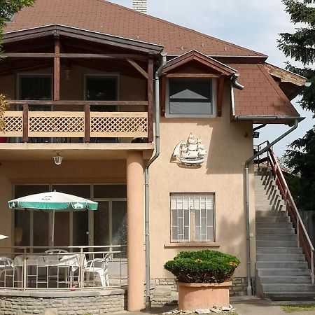 Vitorlas Apartmanhaz Siofok Bagian luar foto