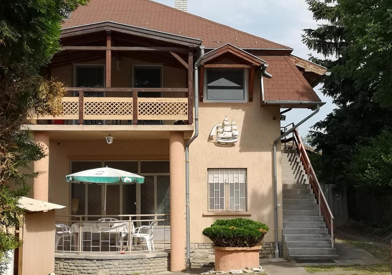 Vitorlas Apartmanhaz Siofok Bagian luar foto