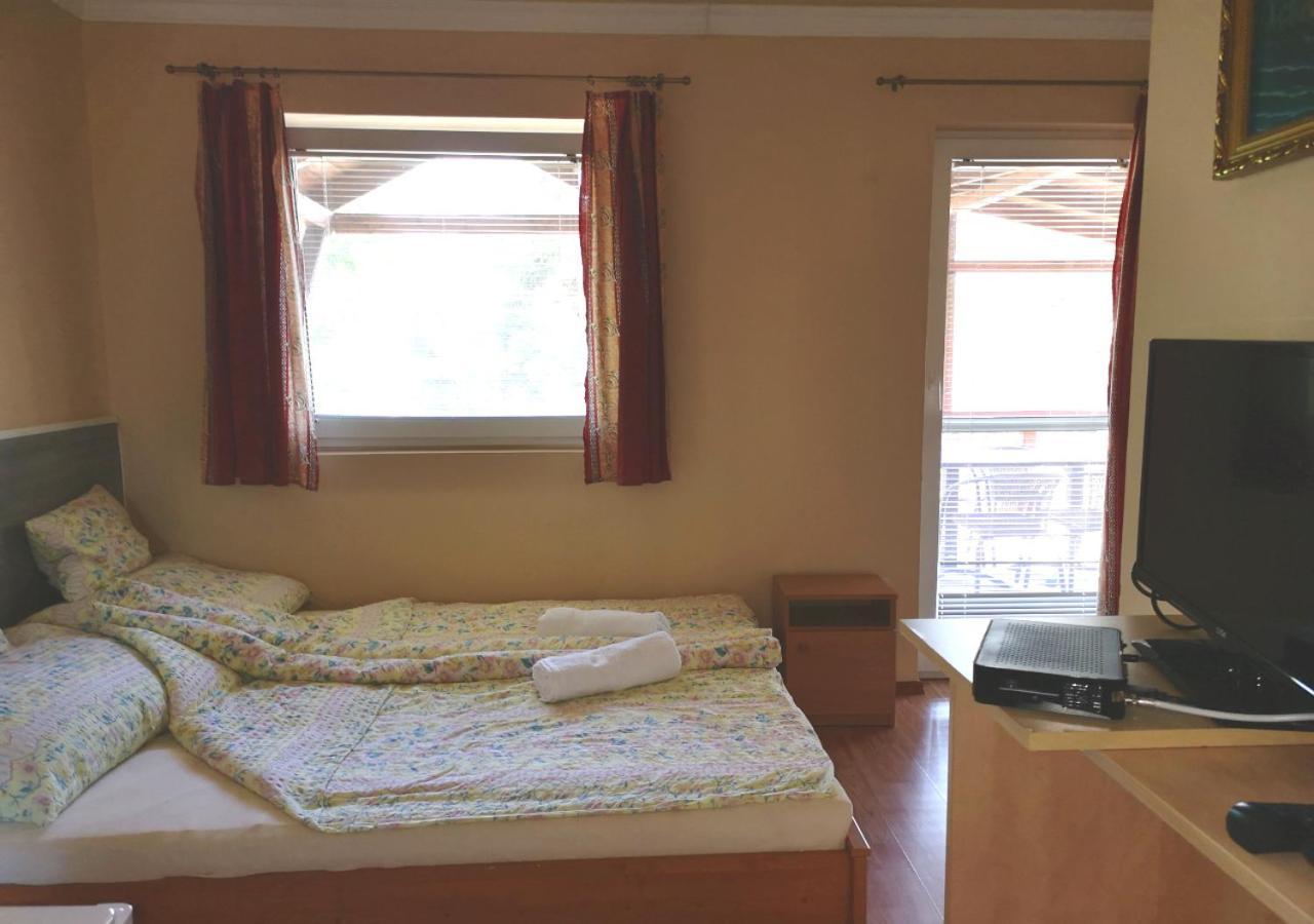 Vitorlas Apartmanhaz Siofok Bagian luar foto