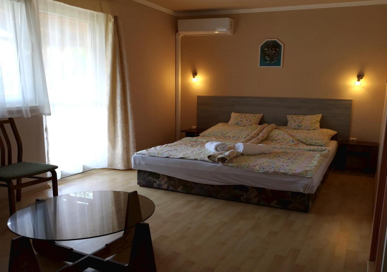 Vitorlas Apartmanhaz Siofok Bagian luar foto