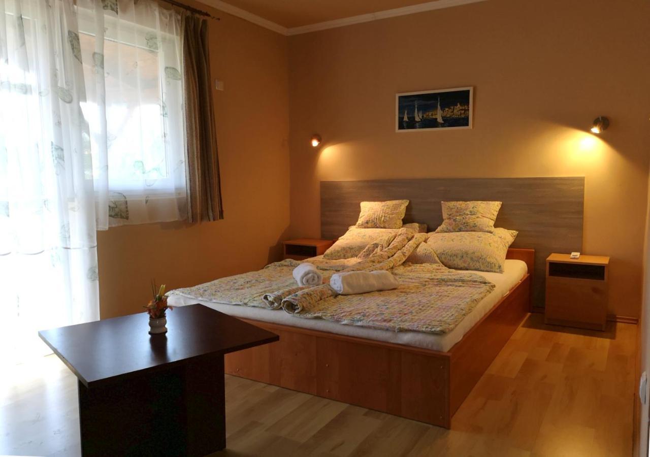 Vitorlas Apartmanhaz Siofok Bagian luar foto